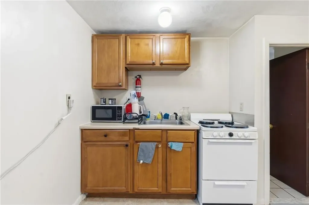 513 Charles Street Providence RI 02904