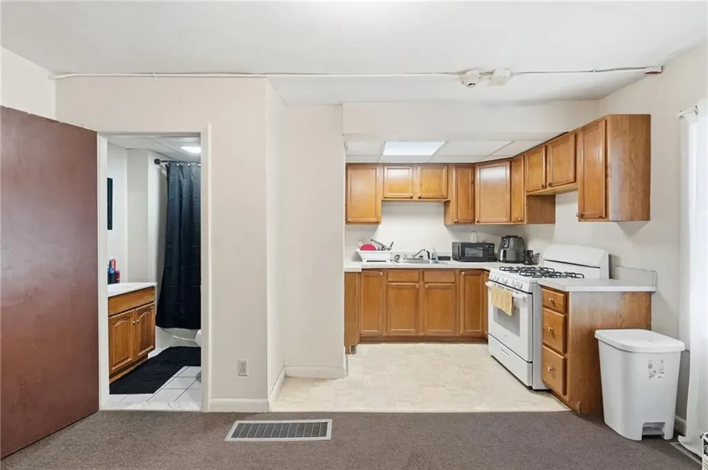 513 Charles Street Providence RI 02904