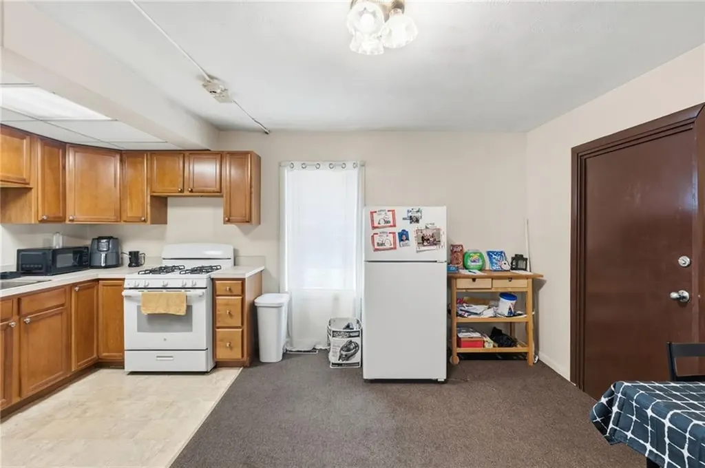 513 Charles Street Providence RI 02904