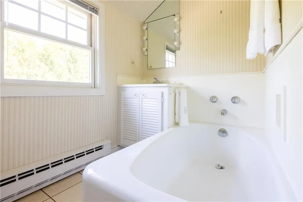 4 Arraquat Road Westerly RI 02891