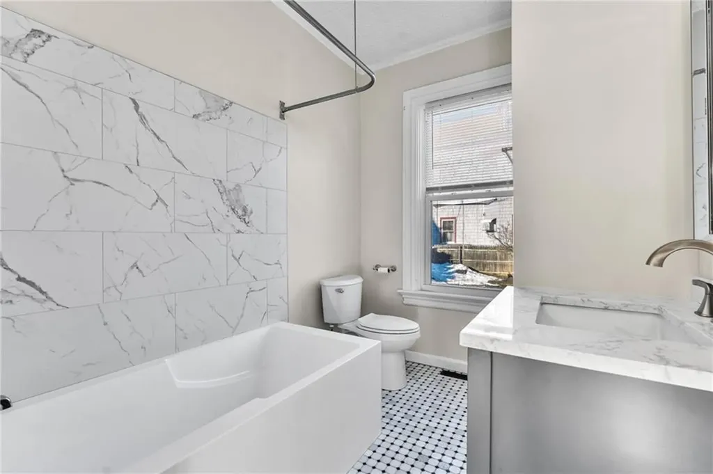 45 51 Wendell Street Providence RI 02909