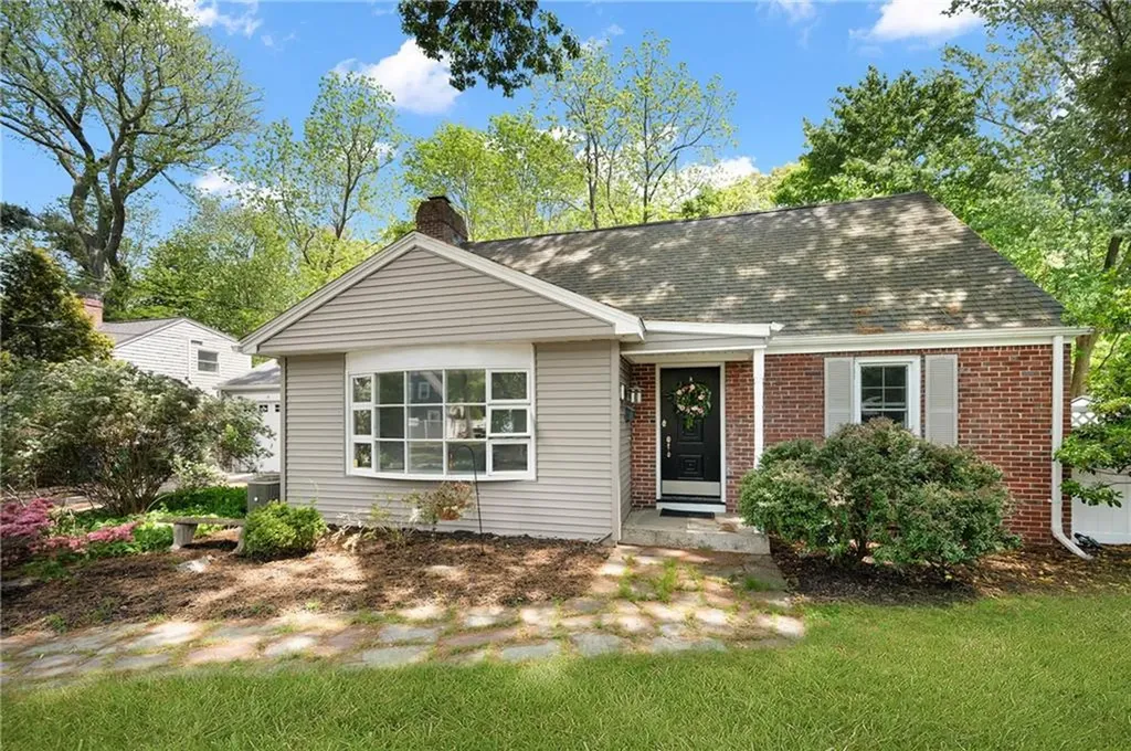 14 Black Creek Lane Warwick RI 02888