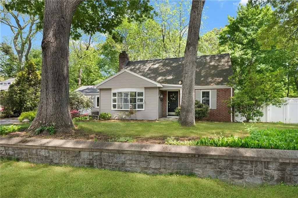 14 Black Creek Lane Warwick RI 02888