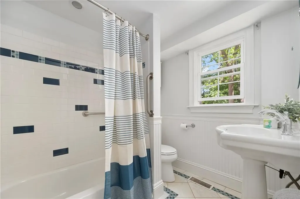14 Black Creek Lane Warwick RI 02888