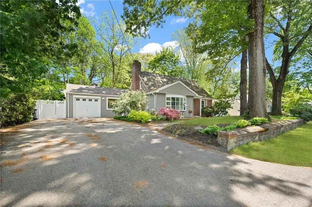 14 Black Creek Lane Warwick RI 02888