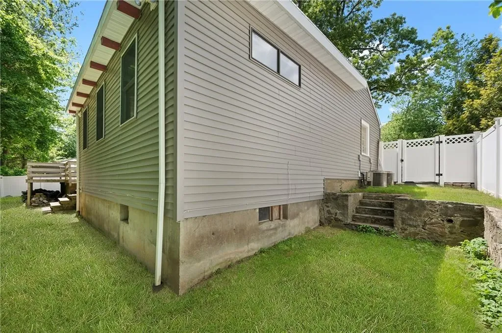 14 Black Creek Lane Warwick RI 02888