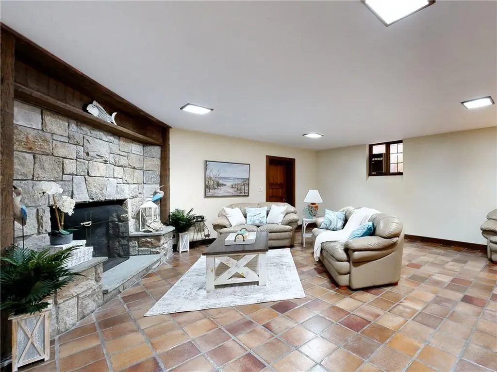 2625 B Commodore Perry Highway South Kingstown RI 02879