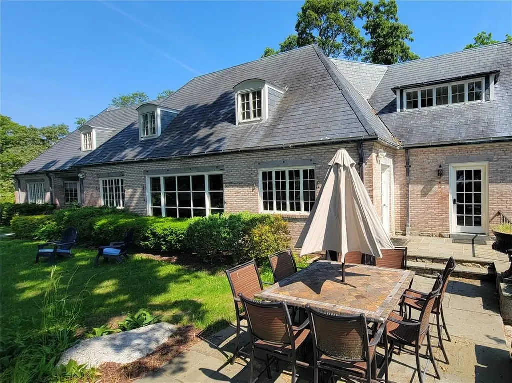 2625 B Commodore Perry Highway South Kingstown RI 02879