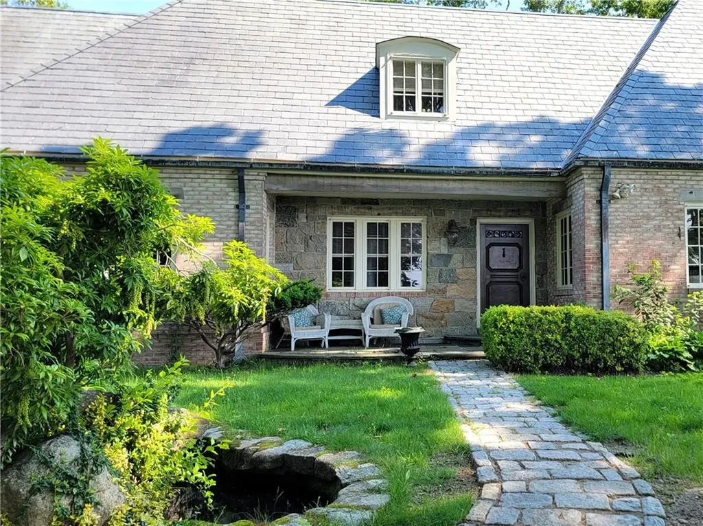 2625 B Commodore Perry Highway South Kingstown RI 02879