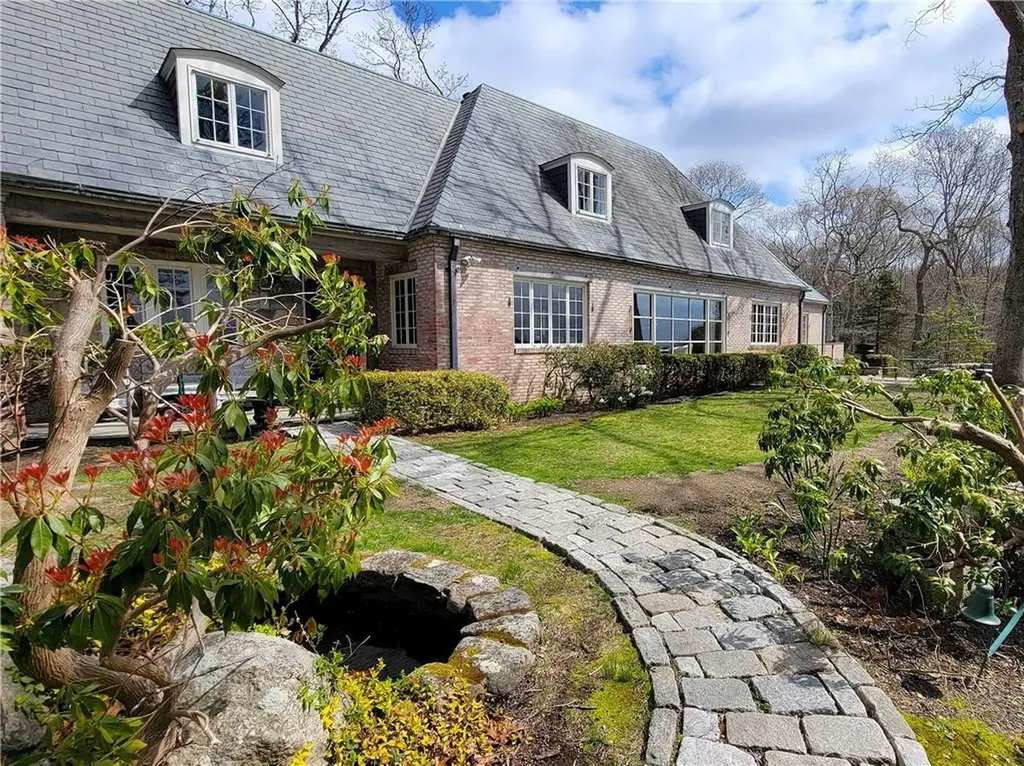 2625 B Commodore Perry Highway South Kingstown RI 02879