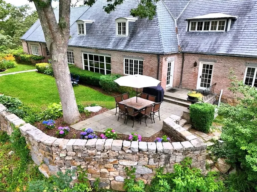 2625 B Commodore Perry Highway South Kingstown RI 02879