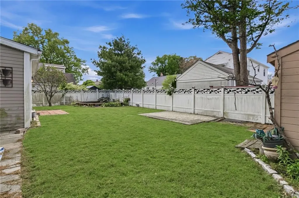 194 Parkside Avenue Pawtucket RI 02861