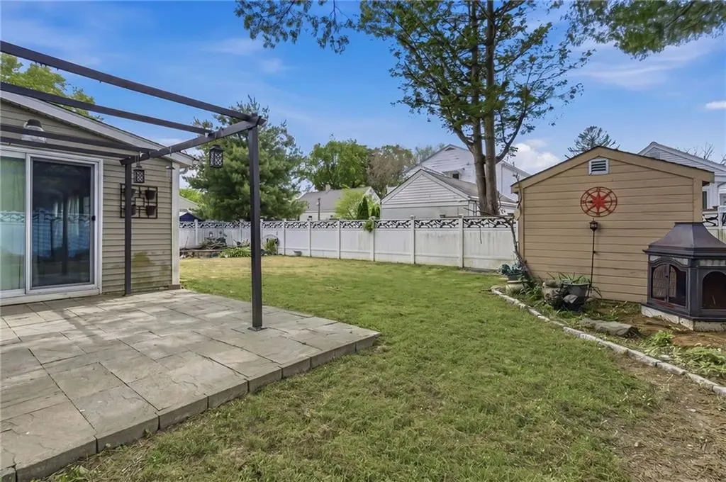 194 Parkside Avenue Pawtucket RI 02861