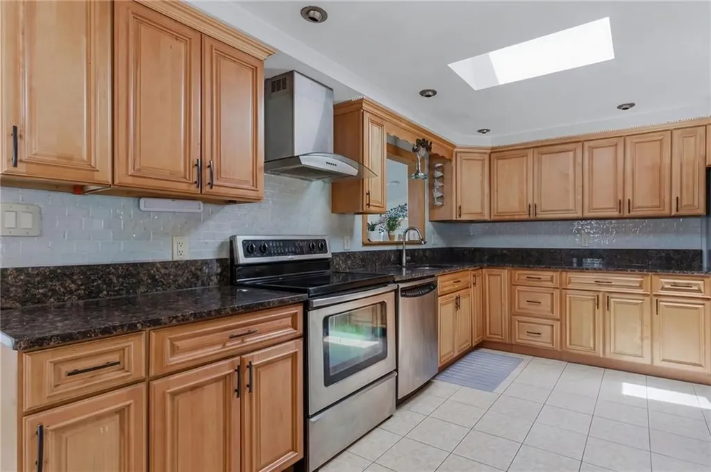 194 Parkside Avenue Pawtucket RI 02861