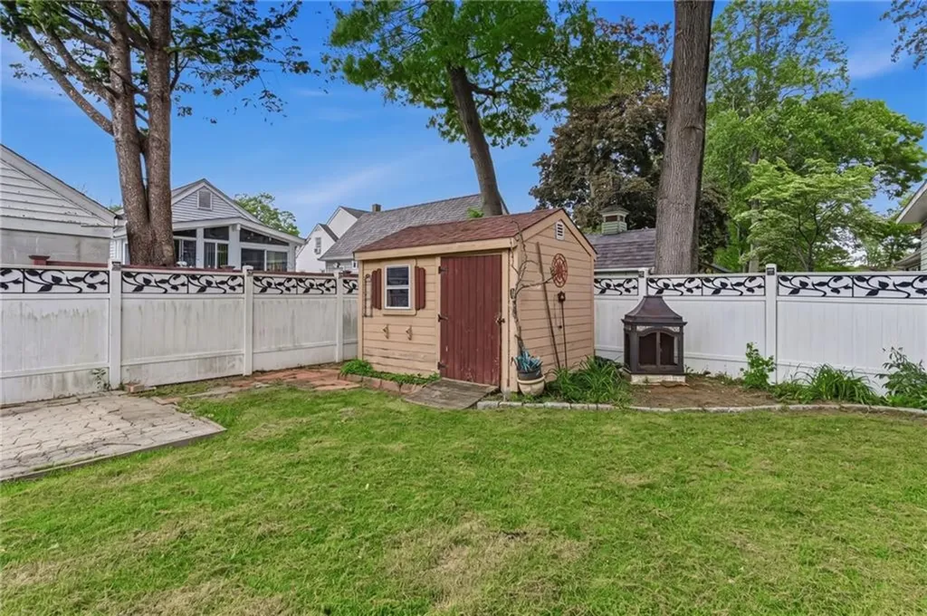 194 Parkside Avenue Pawtucket RI 02861