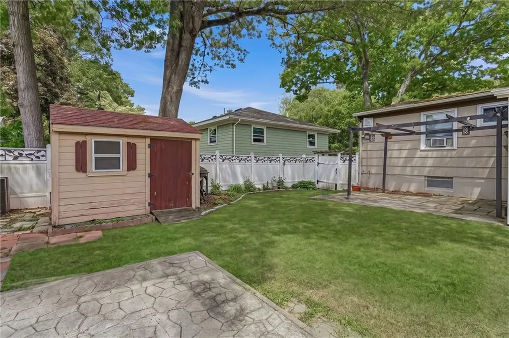 194 Parkside Avenue Pawtucket RI 02861