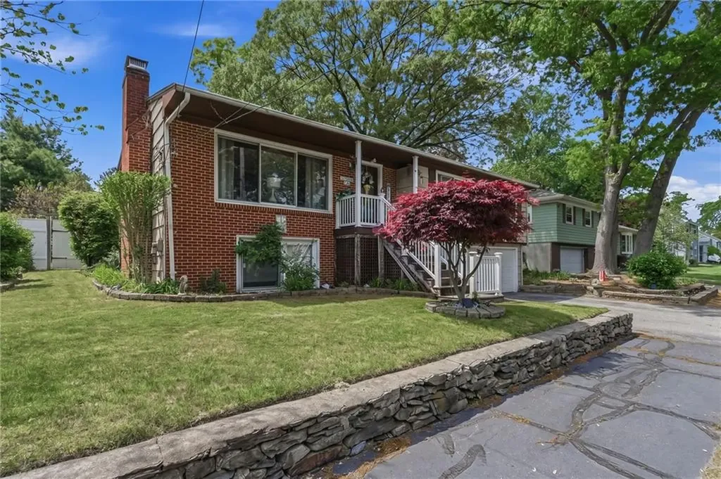194 Parkside Avenue Pawtucket RI 02861