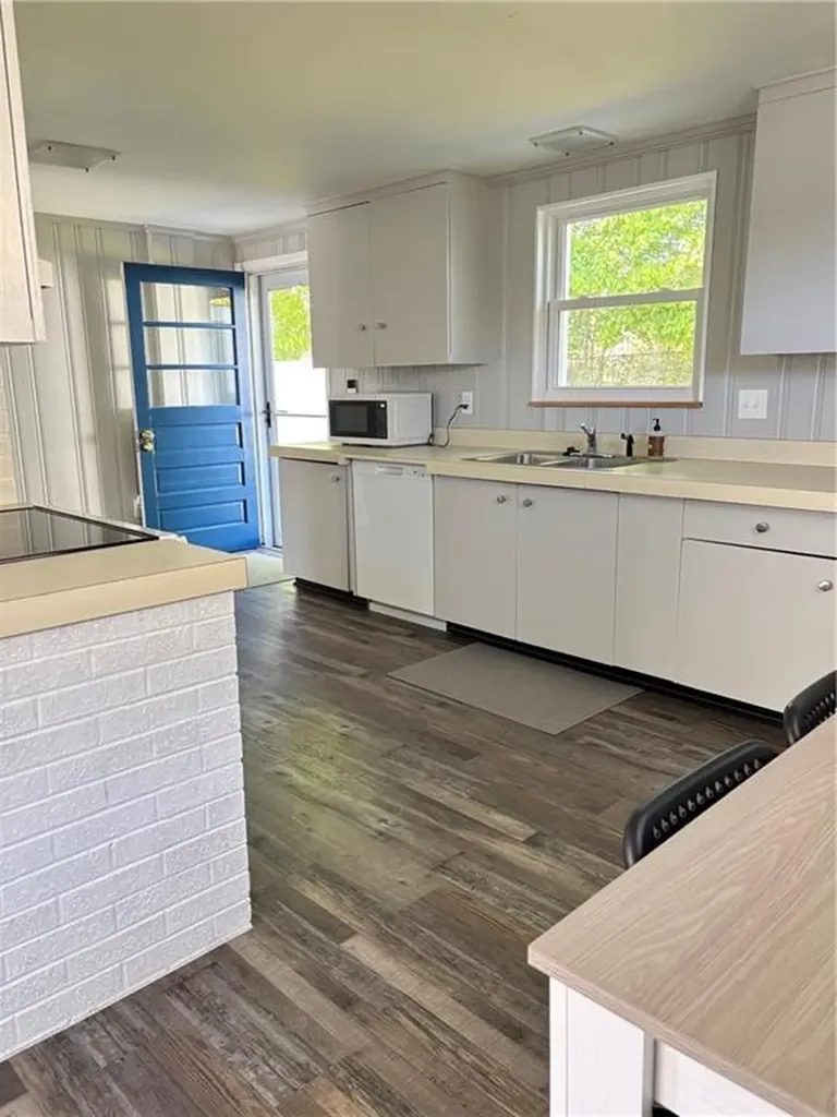 10 Anawan Avenue Narragansett RI 02882