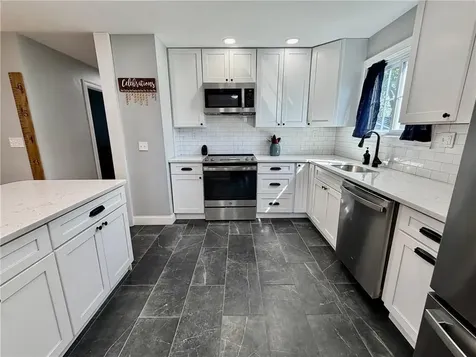 770 Metacom Avenue Bristol RI 02809