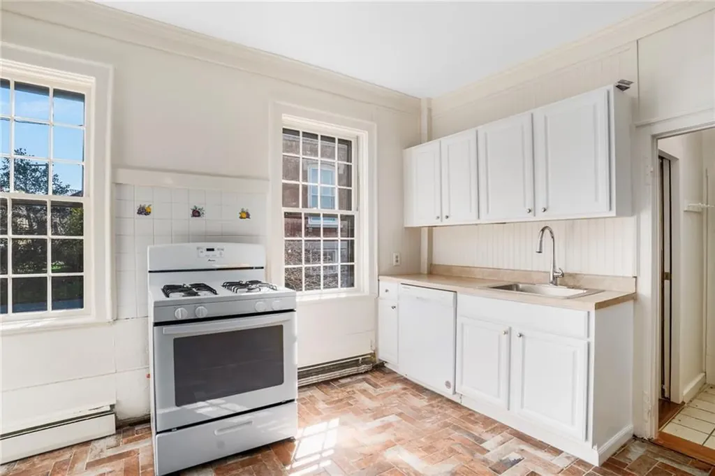 14 Elm Street Newport RI 02840