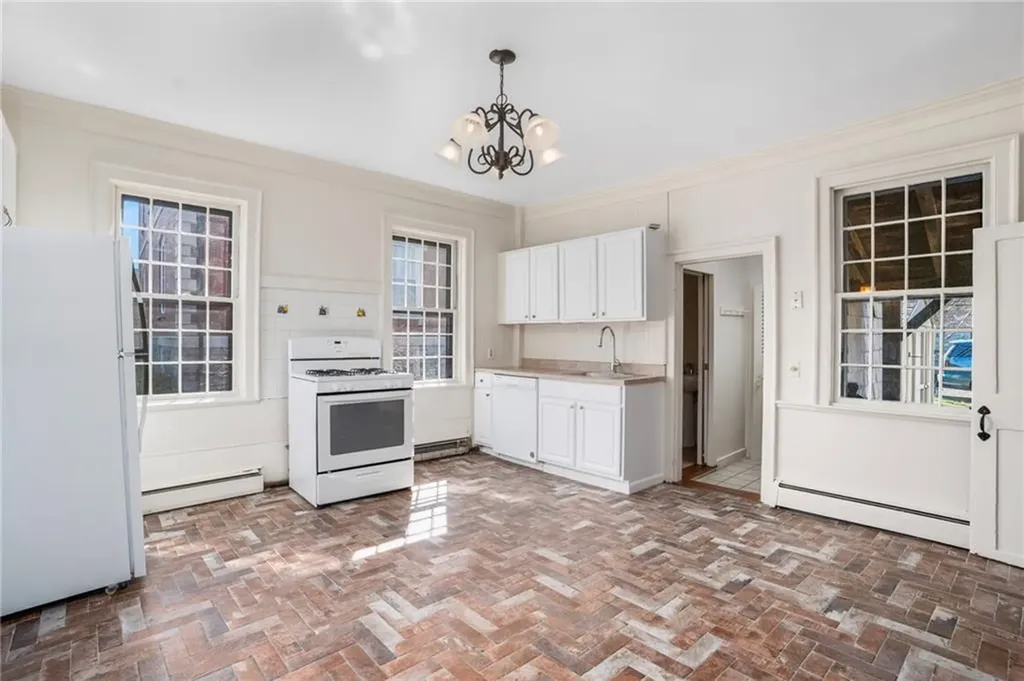 14 Elm Street Newport RI 02840