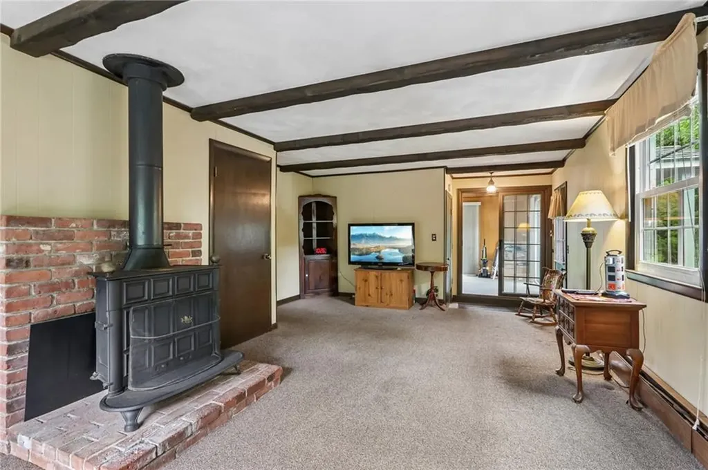 57 Laurel Avenue Coventry RI 02816
