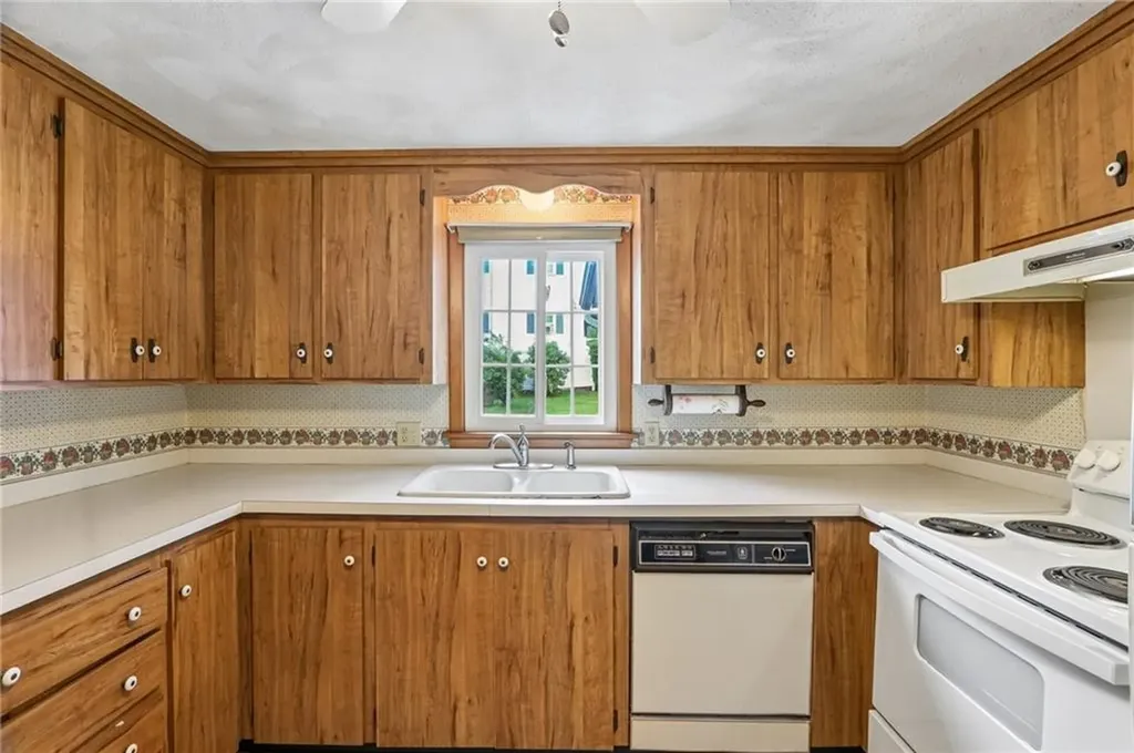 57 Laurel Avenue Coventry RI 02816