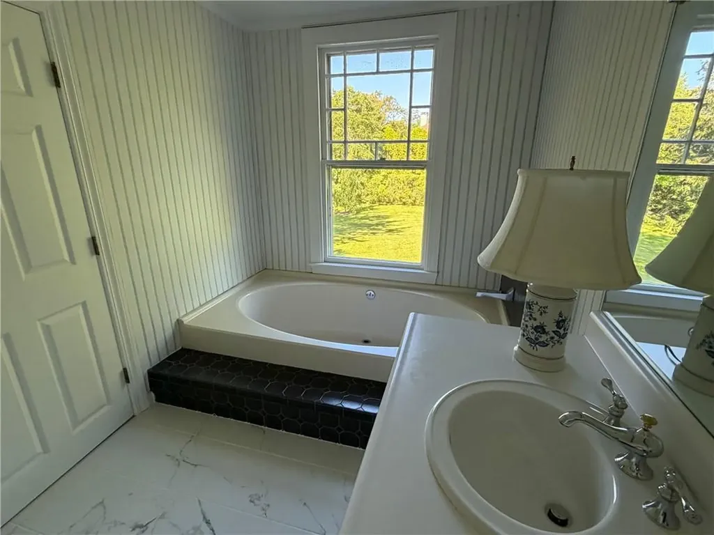 141 Narragansett Avenue Newport RI 02840