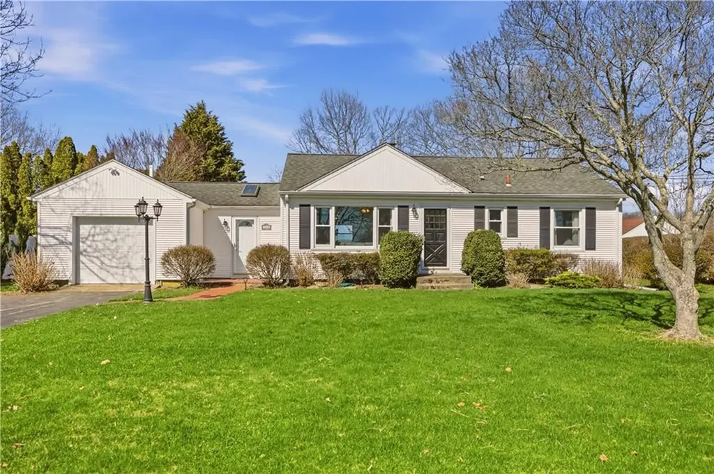 415 Wapping Road Portsmouth RI 02871