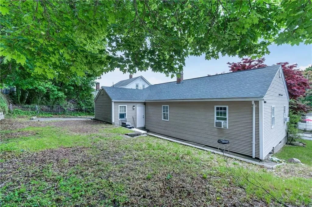 368 Hawkins Street Providence RI 02904