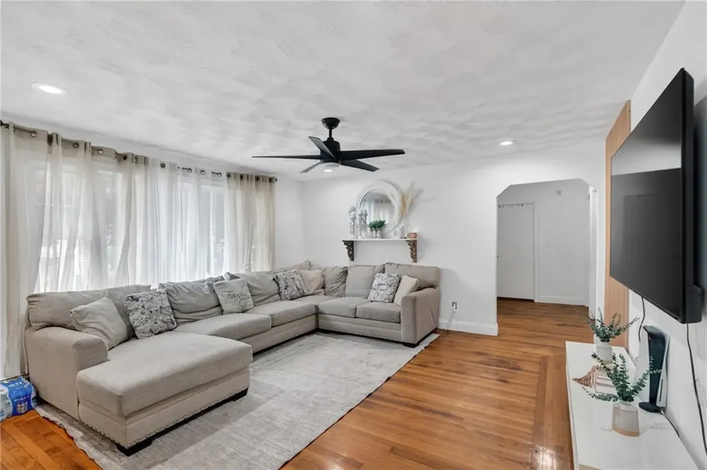368 Hawkins Street Providence RI 02904