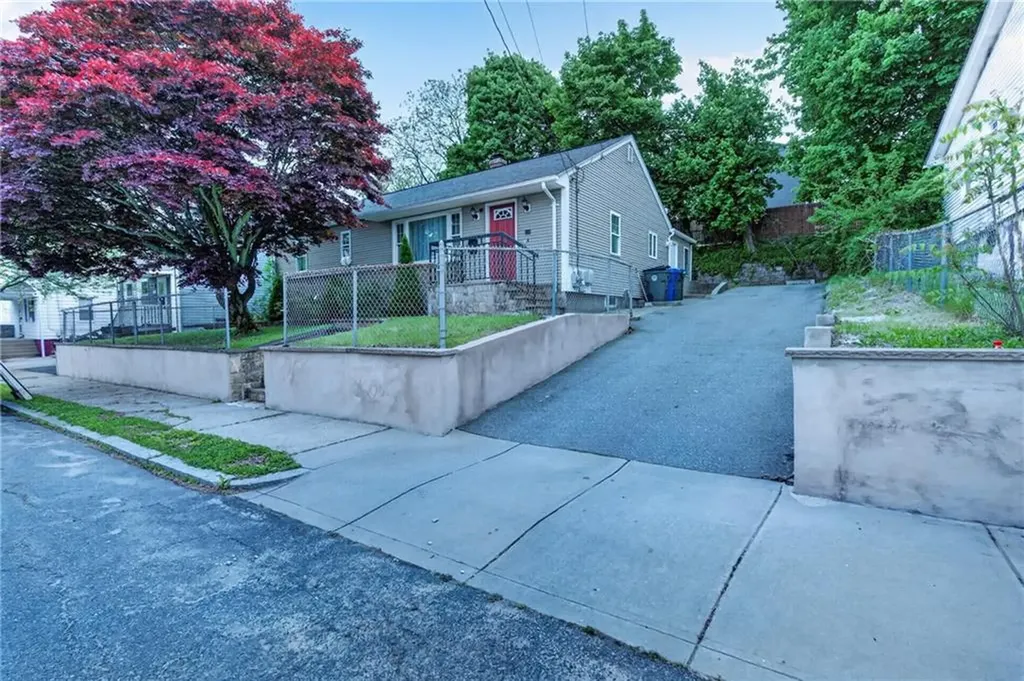 368 Hawkins Street Providence RI 02904