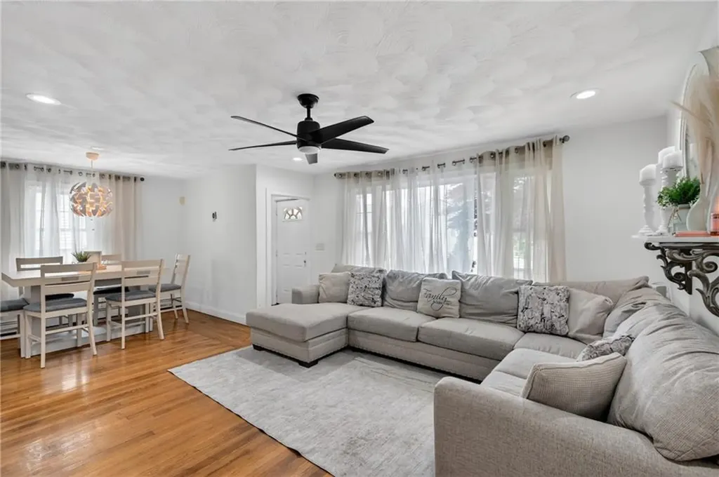 368 Hawkins Street Providence RI 02904