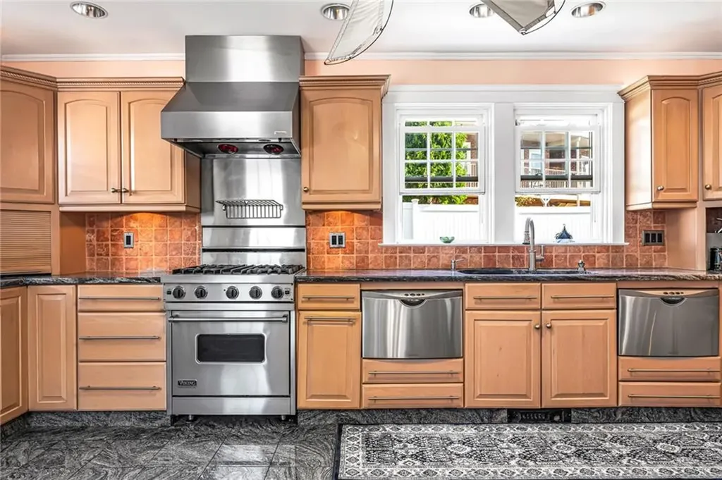 8 Rushton Drive Cranston RI 02905