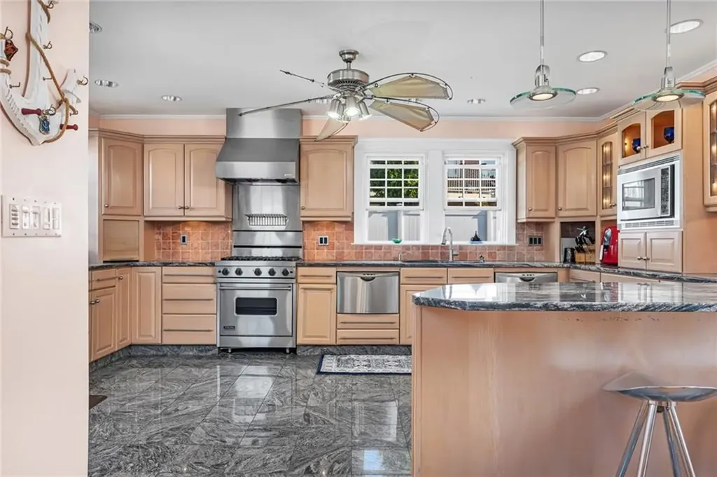 8 Rushton Drive Cranston RI 02905