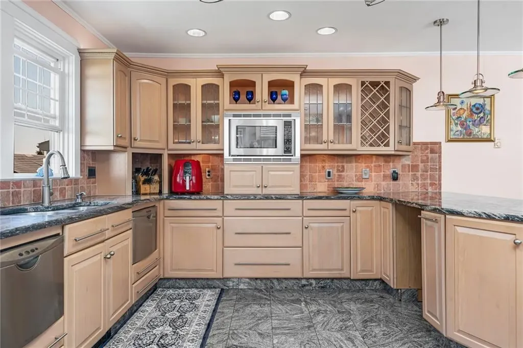 8 Rushton Drive Cranston RI 02905