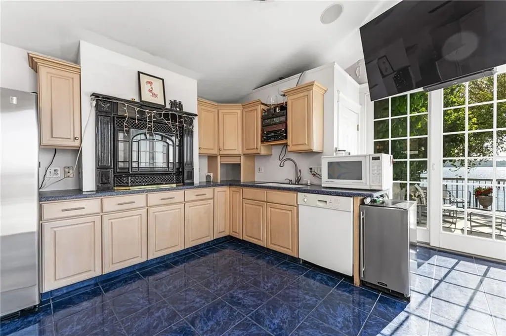 8 Rushton Drive Cranston RI 02905