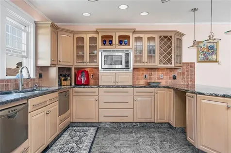 8 Rushton Drive Cranston RI 02905