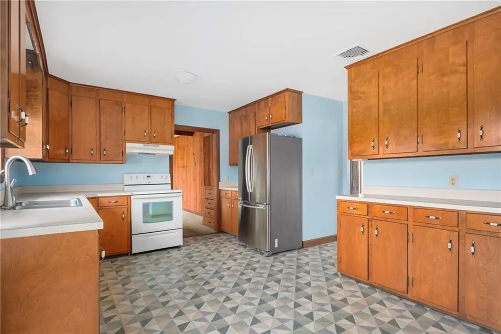 141 Peckham Road Little Compton RI 02837