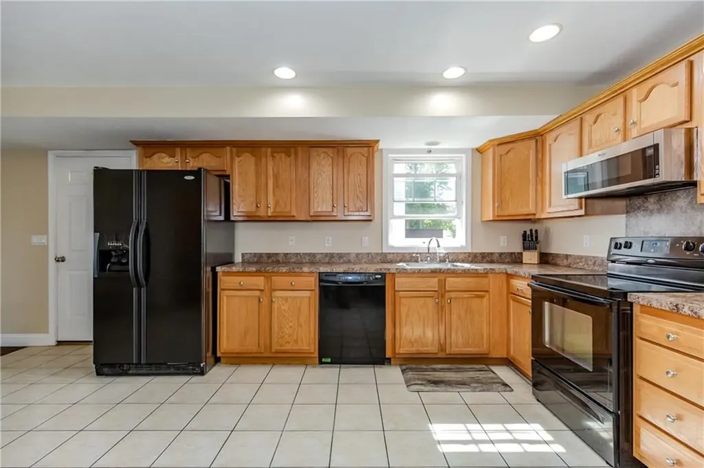 18 Willis Street Cranston RI 02910