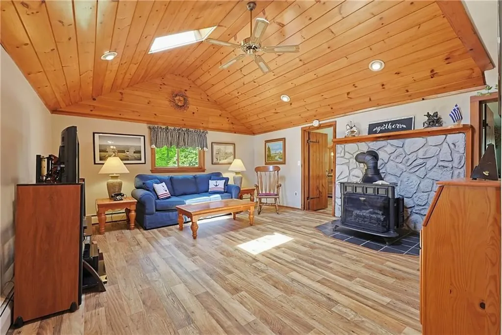 12 Lesieur Lane Burrillville RI 02859
