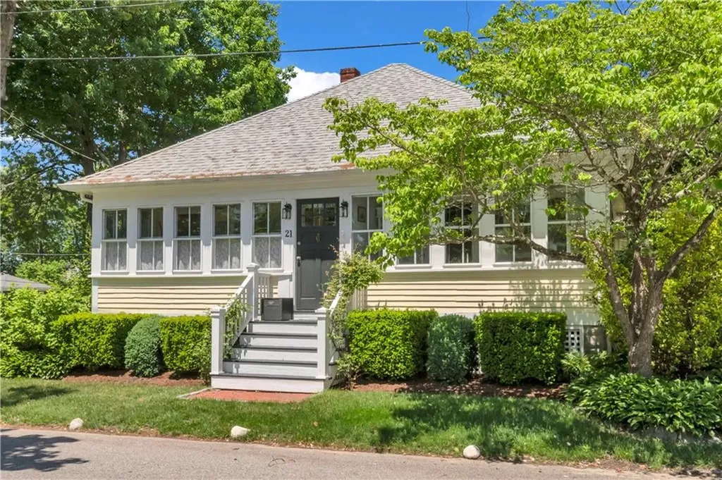 21 2nd Street Barrington RI 02806