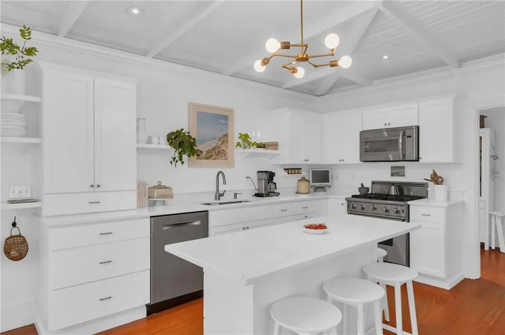 21 2nd Street Barrington RI 02806