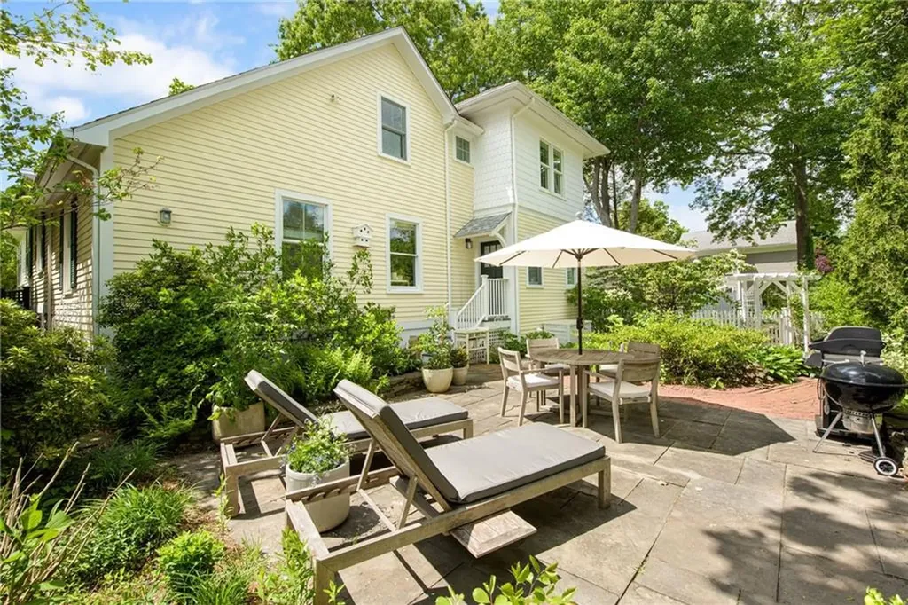 21 2nd Street Barrington RI 02806