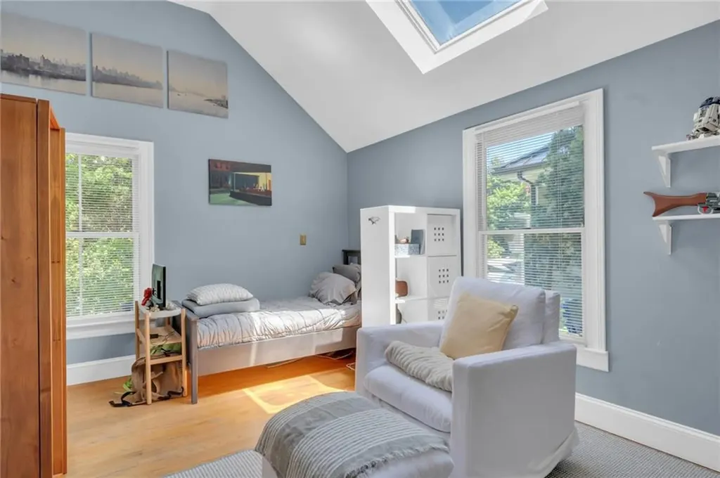 21 2nd Street Barrington RI 02806