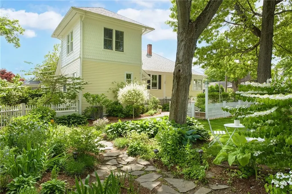 21 2nd Street Barrington RI 02806