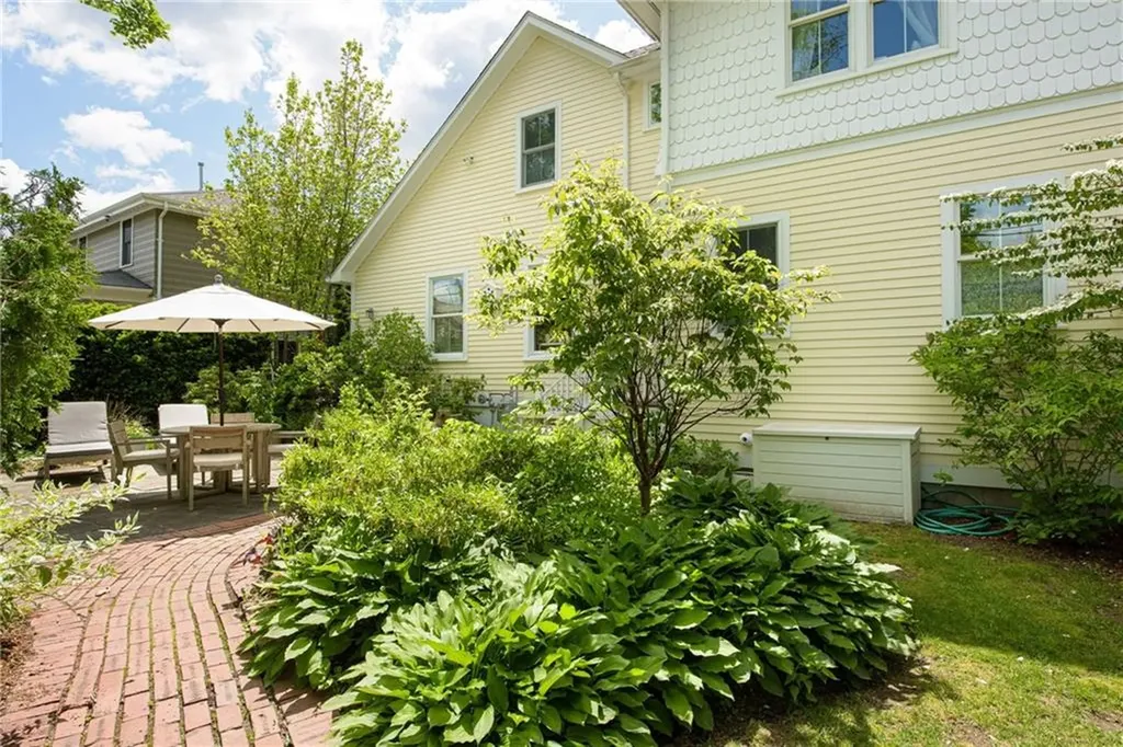21 2nd Street Barrington RI 02806