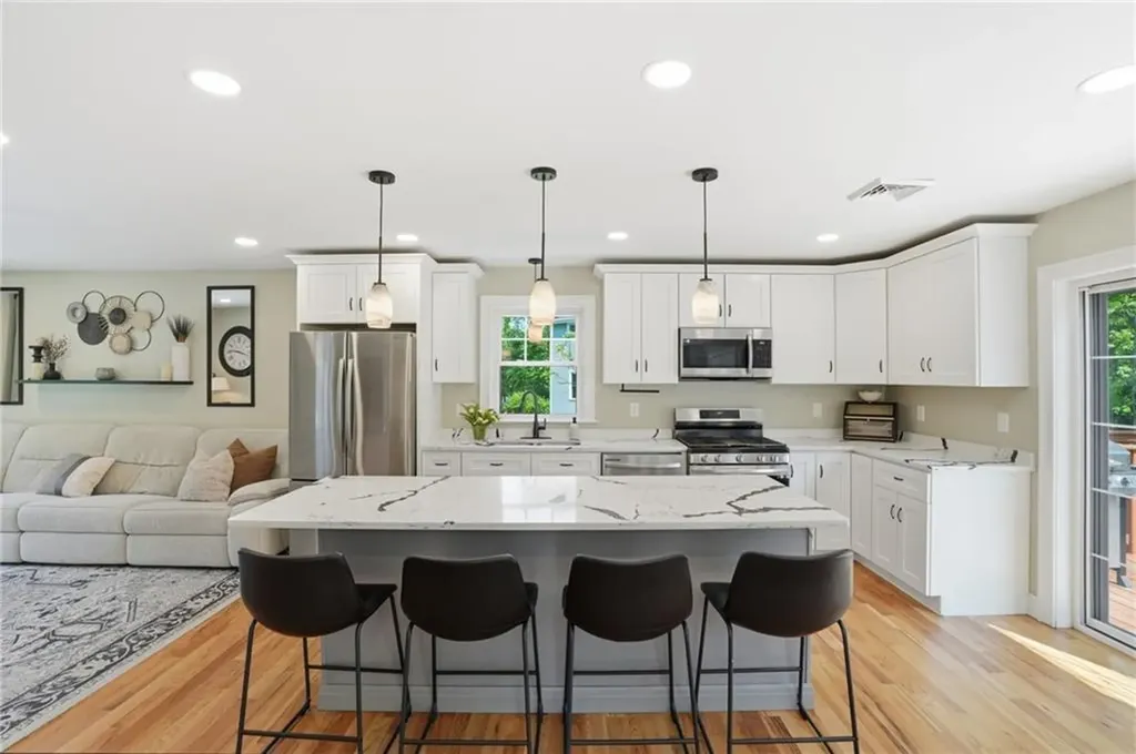 6 Sterling Avenue Warwick RI 02889