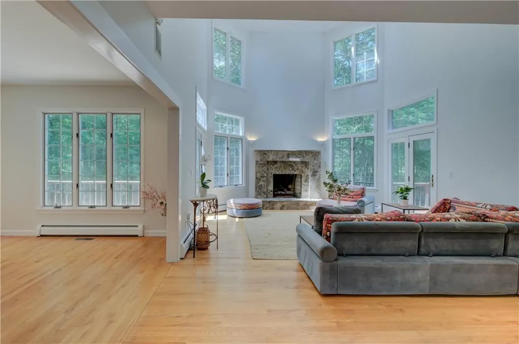 137 Signal Ridge Way East Greenwich RI 02818