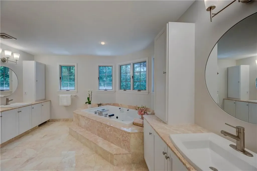 137 Signal Ridge Way East Greenwich RI 02818